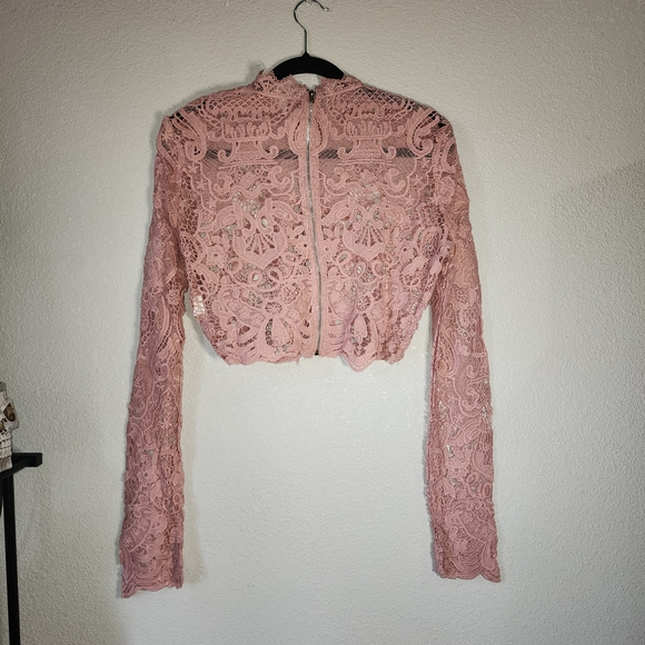 a'gaci Delicate Pink Lace Crop Top - Picture 5 of 9